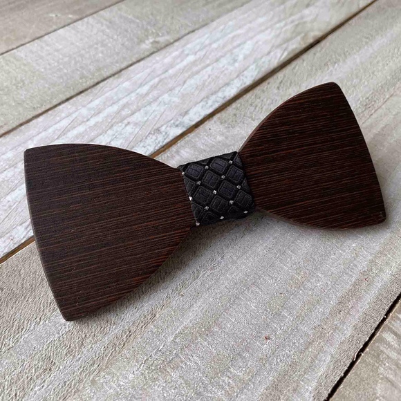Men's Wooden Bow Tie - Picture 7 of 8